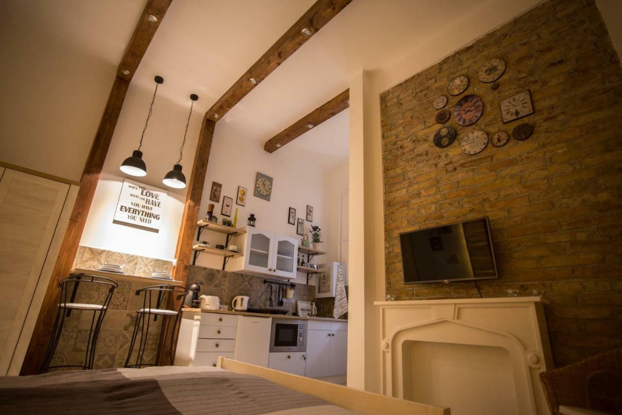 Izabella Vintage Style Appartement Boedapest Buitenkant foto